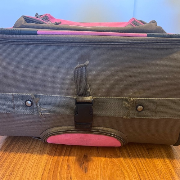 Vintage Roxy Rolling Suitcase - Picture 5 of 12